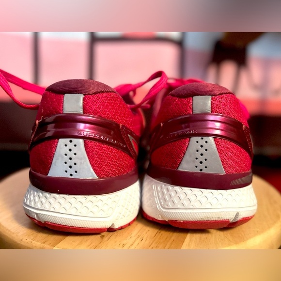 Saucony Triumph ISO 3 Women’s Running Shoes Sz 9.5 EUC!! - Picture 4 of 7